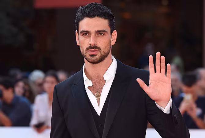 Để duy trì được body 6 múi, săn chắc, nam tài tử đã có nhiều năm gắn bó với gym.