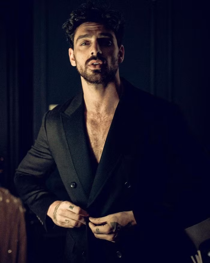 Không thể phủ nhận, ngoài mái tóc bồng bềnh cộng gương mặt nam tính cùng với thân hình vạm vỡ của Morrone chính là điểm thu hút với nhiều người. Ảnh: Internet. Mời độc giả xem video "Bí quyết làm đẹp của sao Việt". Nguồn: VTC.