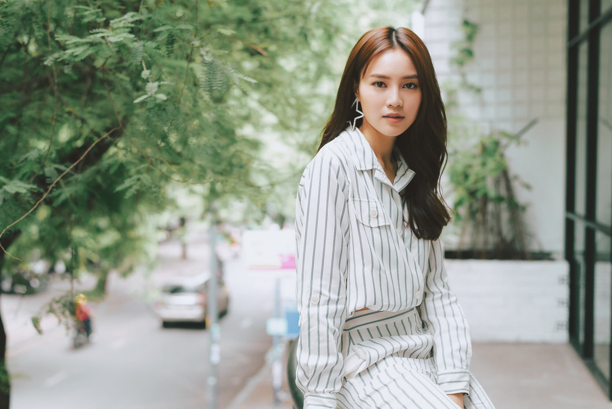 Ninh Dương Lan Ngọc vốn dĩ đã có vóc người tương đối mảnh mai nhưng do lịch quay phim liên tiếp và yêu cầu ngoại hình của vai diễn nên cô buộc phải nhịn ăn trong thời gian quay phim dẫn đến đau dạ dày nặng.