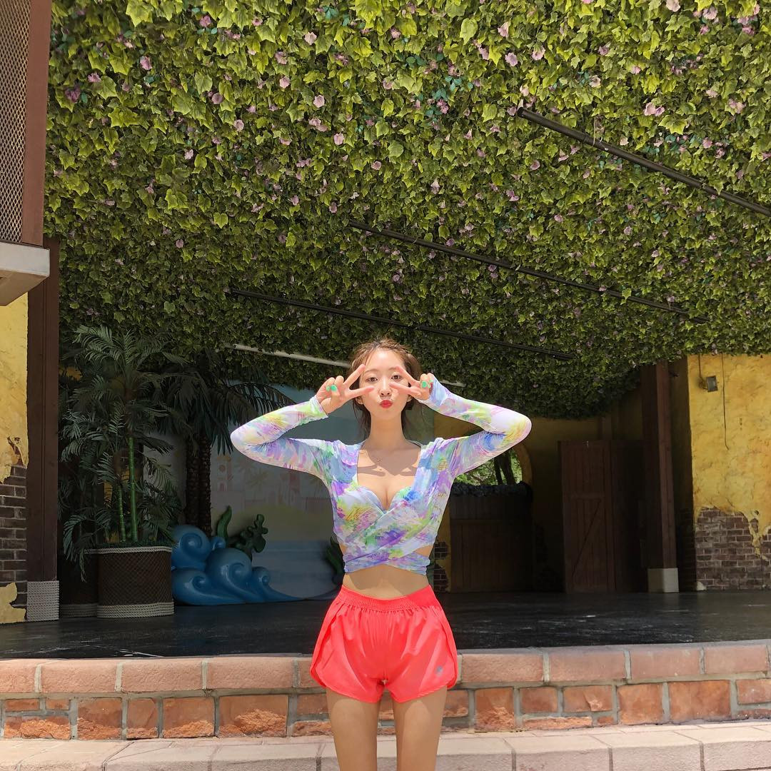 Bên cạnh đó cô cũng thay đổi chế độ ăn. Yura cho biết ăn kiêng không phải là ăn ít mà là ăn đủ và ăn các thực phẩm tốt. Với cá nhân trường hợp của mình, cô cắt giảm lượng đường và carbs thay vào đó là protein và chất xơ.