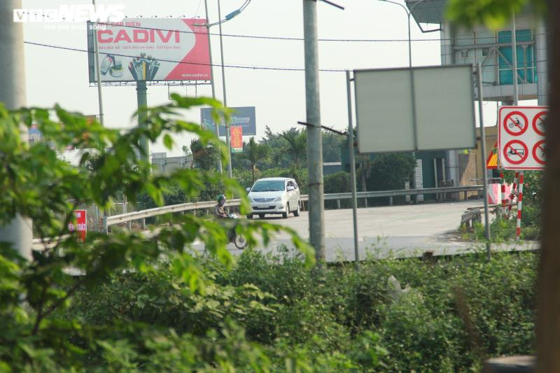 Chot kiem soat COVID-19 co cung nhu khong, can bo 