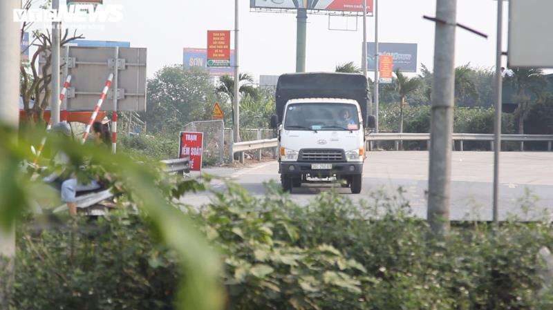 Chot kiem soat COVID-19 co cung nhu khong, can bo 