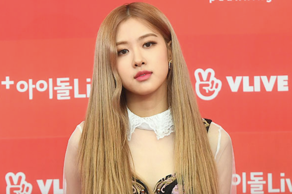 Làn da của Rosé được đánh giá là khá hoàn hảo với sự căng mướt, mịn màng mà ai cũng ao ước. Nếu không để ý đến một quầng thâm nhỏ ở mắt thì cô nàng hẳn sẽ được 10/10 điểm về độ hoàn hảo của làn da. Ảnh: Internet. Video "Bí quyết làm đẹp của sao Việt". Nguồn: VTC.