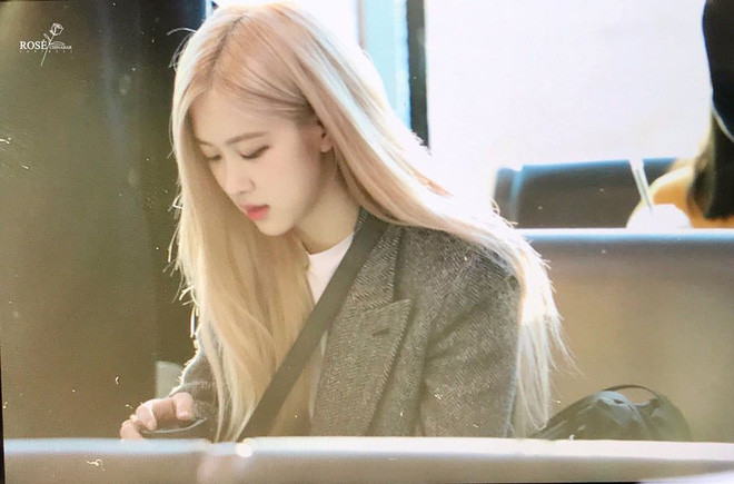 Với việc phải trang điểm gần như mỗi ngày, Rose phải giữ cho da của mình khỏe đẹp. Trước khi rửa mặt bằng sữa rửa mặt, cô làm sạch bằng dầu tẩy trang để loại bỏ bụi bẩn và phần còn lại của lớp trang điểm.