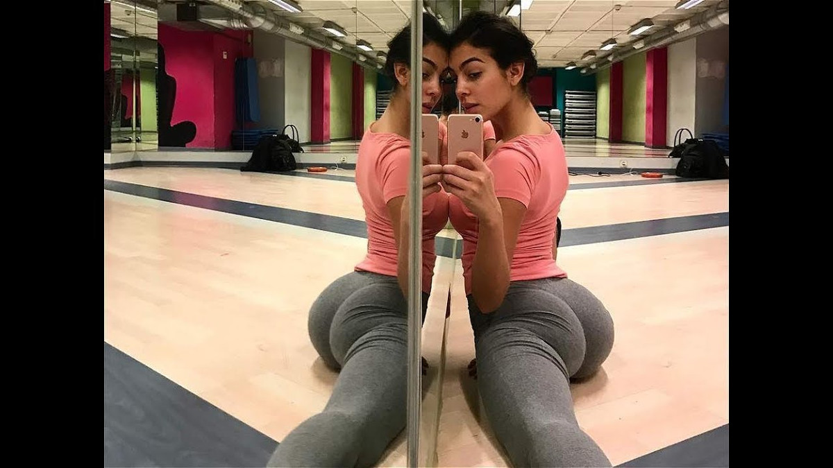 Những chiếc quần legging ôm sát kết hợp với áo dáng croptop cũng là set đồ được nhiều người lựa chọn khi đến phòng gym.