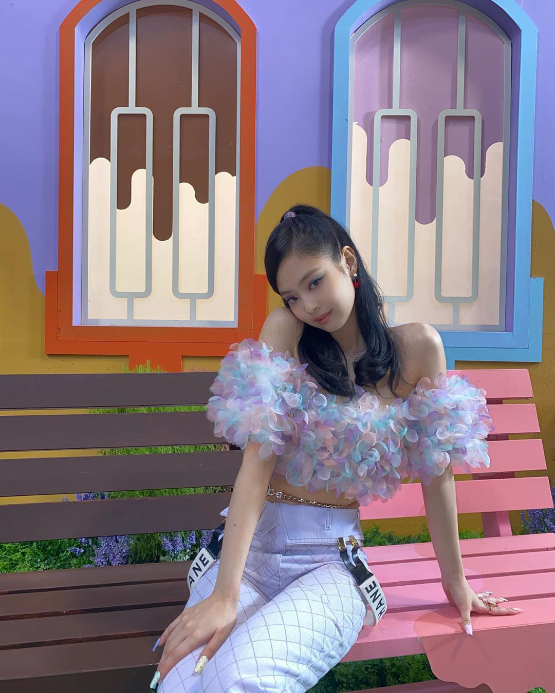 Theo nghiên cứu của các chuyên gia, lượng chất xơ trong bơ giúp tăng cảm giác ăn no, hạn chế thèm ăn vặt. Việc bổ sung bơ vào chế độ ăn hàng ngày làm giảm nguy cơ rối loạn tiêu hóa, duy trì cân nặng ở mức ổn định. Ngoài ra, thức uống từ hoa quả tươi không những cung cấp vitamin cho cơ thể, hỗ trợ giảm cân mà còn mang lại nét tươi tắn với làn da.