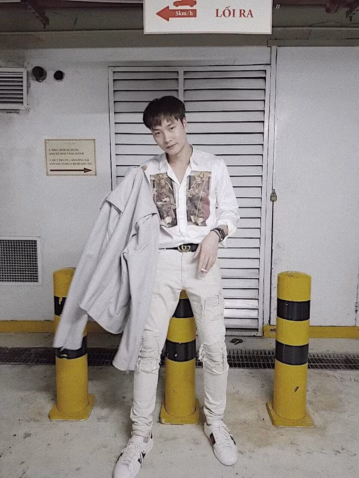 Những chiếc áo sơ mi của Trọng Lân thường gây ấn tượng bởi những họa tiết độc đáo trên áo.