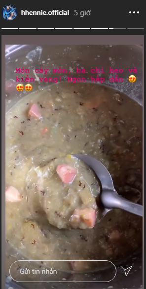 Nếu như trứng kiến có ở nhiều vùng miền trong cả nước cũng là món đặc sản, thì ở quê của H'Hen Niê lại có món kiến vàng. Một món ăn dân dã mang đậm chất núi rừng Tây Nguyên.