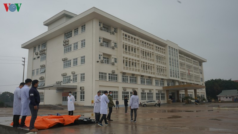 Công trình gồm 5 tầng, tổng diện tích sàn khoảng 10.000m2, biệt lập hoàn toàn với các khu vực khác, có đường ra vào riêng. Bệnh viện có quy mô tối đa 500 giường bệnh. Ảnh: VOV.