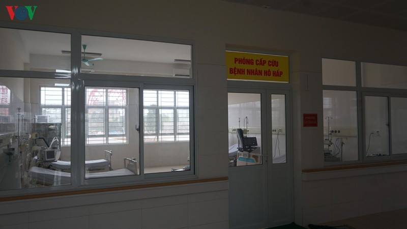 Ông Nguyễn Xuân Ký, Bí thư Tỉnh ủy Quảng Ninh yêu cầu, trước ngày 5/2 phải hoàn thành việc khám, quản lý sức khỏe cho 100% người dân trên địa bàn TP.Móng Cái, thành lập hồ sơ theo dõi sức khỏe cho người dân để cơ quan chức năng theo dõi, hỗ trợ sức khỏe cho nhân dân, không để xảy ra rủi ro từ dịch bệnh. Ảnh: VOV.