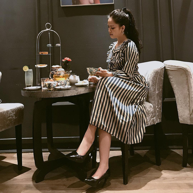 Bạn gái tin đồn của Quang Hải theo đuổi phong cách thời trang sang chảnh, sành điệu và đôi khi cũng vô cùng gợi cảm.