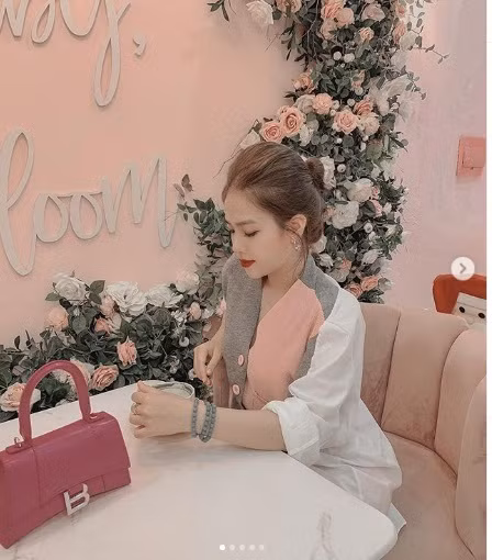 Dù theo phong cách ăn mặc nào, bạn gái tin đồn của Quang Hải vẫn luôn xinh đẹp, làm vạn người mê hoặc.