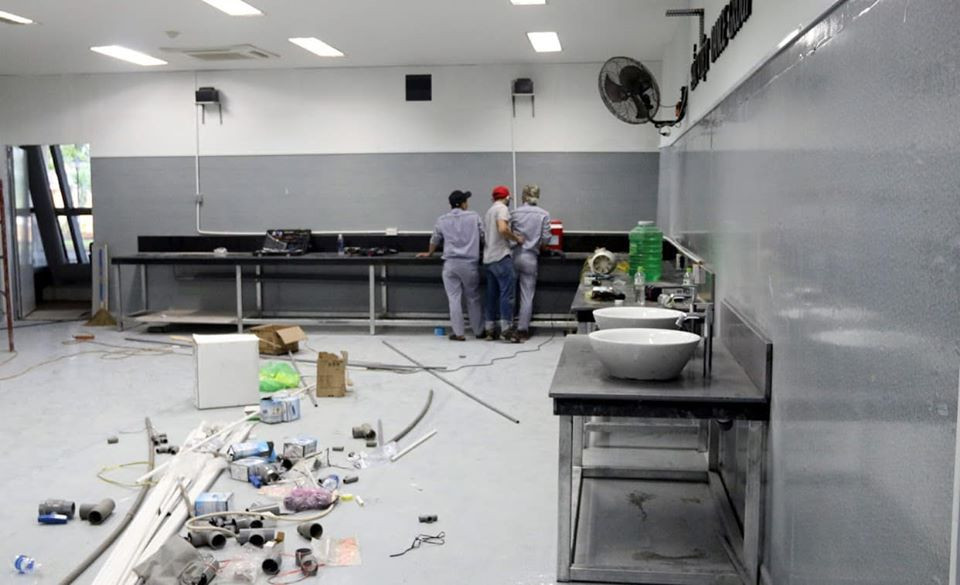 Khu vực nhà vệ sinh đang được hoàn thiện. Ảnh: BYT.