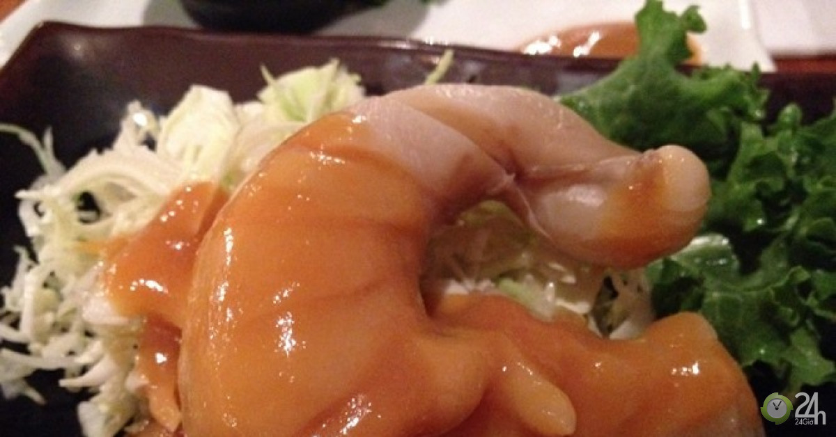 Theo những người dân địa phương thực phẩm này rất tốt cho nam giới. Tuy nhiên, nhìn hình dáng món ăn kinh dị này không phải ai cũng dám thưởng thức.