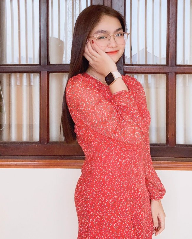 Sau 6 năm, học trò Cẩm Ly trưởng thành hơn trước rất nhiều, đặc biệt là màn lột xác về ngoại hình, trở thành thiếu nữ xinh đẹp, duyên dáng.