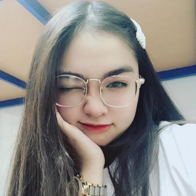 "Dậy thì thành công", Thiện Nhân ngày càng điệu đà, chăm chút hơn về ngoại hình. Dù vậy, ca sĩ nhí vẫn giữ được nét đáng yêu, trong sáng đúng với độ tuổi.