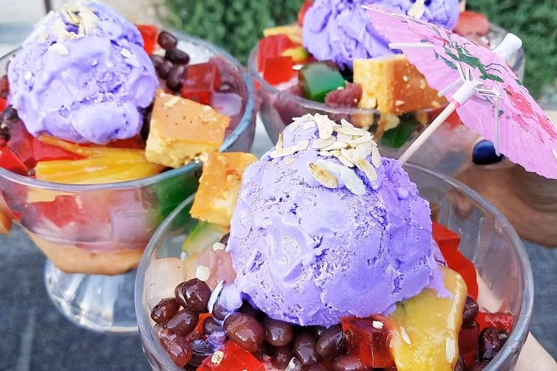 Như vậy, một cốc Halo Halo không chỉ mát lạnh vị kem mà còn đầy màu sắc và đủ hương vị từ nhiều nguyên liệu khác nhau. Đặc biệt; vào những ngày trời nắng nóng thì thưởng thức một cốc Halo Halo quá tuyệt vời.