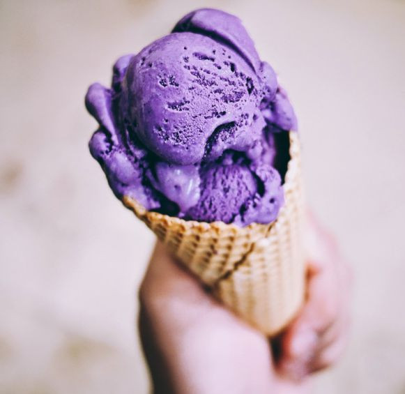 Kem ube: Loại kem này được làm từ củ khoai lang tím mà người Philippines gọi là ube.