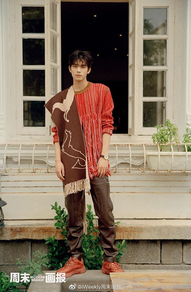 Mỹ nam xứ Trung được nhiều tạp chí thời trang mời chụp ảnh quảng cáo.