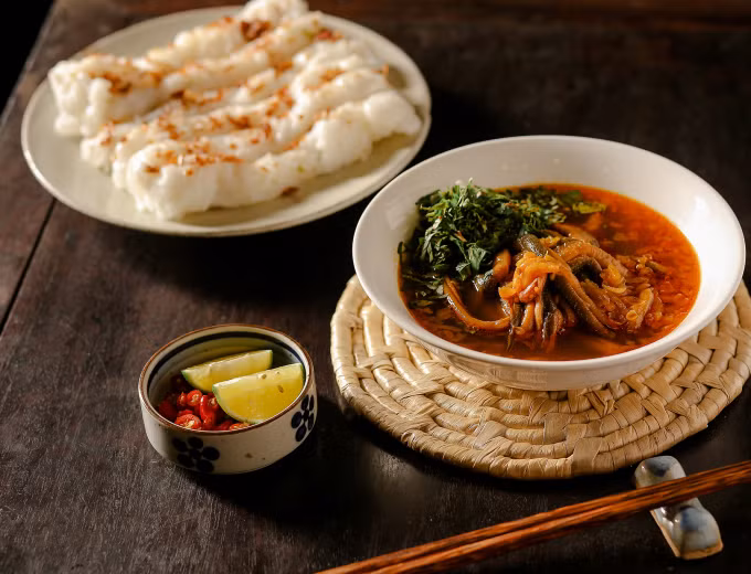 Nhà sản xuất Beryl Shereshewsky của công ty truyền thông nổi tiếng Great Big Story thuộc kênh truyền hình Mỹ CNN mới đây vừa giới thiệu súp lươn Nghệ An là 1 trong 7 món ăn sáng độc đáo trên thế giới.