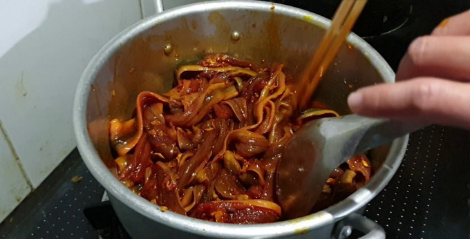 Việc chọn lươn là một trong những điều đặc biệt khiến súp lươn Nghệ An khác với những nơi khác. Người dân xứ Nghệ sẽ bắt lươn đồng từ vùng quê lúa Yên Thành thay vì lươn nuôi để khi nấu thịt lươn sẽ dai, ngon, béo và chắc thịt hơn.