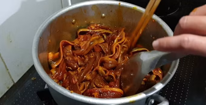 Việc chọn lươn là một trong những điều đặc biệt khiến súp lươn Nghệ An khác với những nơi khác. Người dân xứ Nghệ sẽ bắt lươn đồng từ vùng quê lúa Yên Thành thay vì lươn nuôi để khi nấu thịt lươn sẽ dai, ngon, béo và chắc thịt hơn.