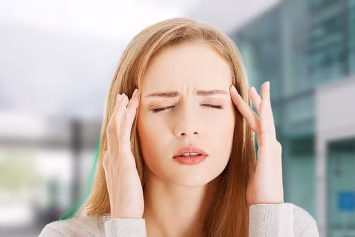 Nhức đầu: Kem hoặc kem đá khi bạn dùng có thể có tác dụng tương tự như nước đá lạnh. Điều này sẽ kích thích đột ngột các dây thần kinh và chúng ngay lập tức chuyển thông điệp đến não bộ, sau đó gây ra đau đầu. Ảnh: Mayoclinic.