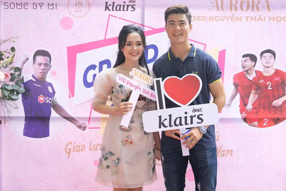 Không chỉ xinh đẹp, Quỳnh Anh còn khiến nhiều người yêu mến vì có gu ăn mặc sang chảnh, nữ tính.