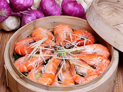 Hoang hon co gai soc phan ve, suyt chet vi an 3 con tom-Hinh-2