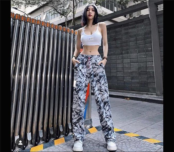 Với vẻ đẹp ngọt ngào ngây thơ như những thần tượng Kpop, cô nàng 9X nhận được sự chú ý của nhiều hãng thời trang, quảng cáo trên mạng xã hội.