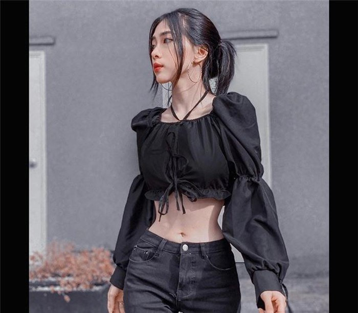 Mai Phương Ngân, sinh năm 1995, sở hữu ngoại hình hoàn hảo và gu thời trang sexy.