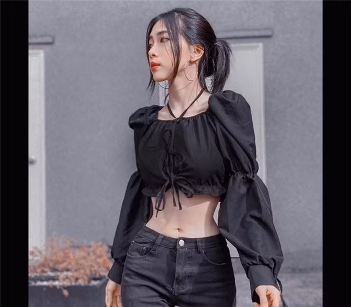 Mai Phương Ngân, sinh năm 1995, sở hữu ngoại hình hoàn hảo và gu thời trang sexy.