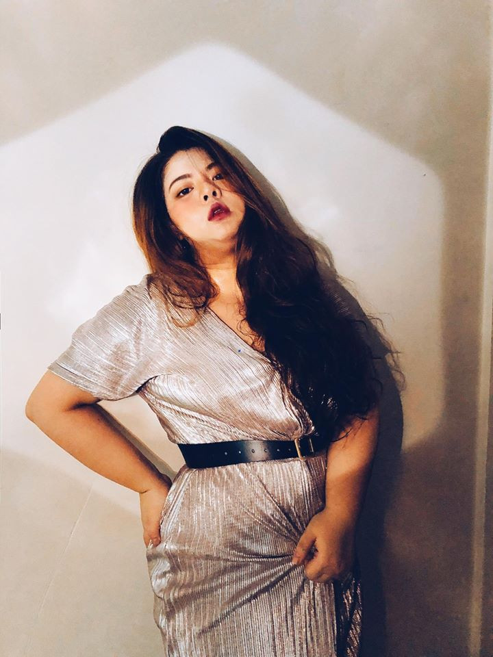 Dù nặng tới 70kg nhưng cô nàng vẫn hút mắt bởi cách ăn mặc cực kỳ nóng bỏng.