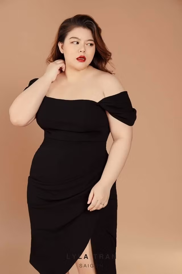 Khánh Hà đã khiến cho cư dân mạng yêu thích bởi vẻ đẹp khoẻ mạnh và thần thái tự tin. Béo khoẻ, béo đẹp là lợi thế của cô gái này. Cô rất tự tin khi làm mẫu cho các nhãn hàng nội y và áo tắm.