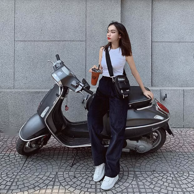 Đen-trắng là hai gam màu được Trần Nhã Ca phối kết hợp với nhau.