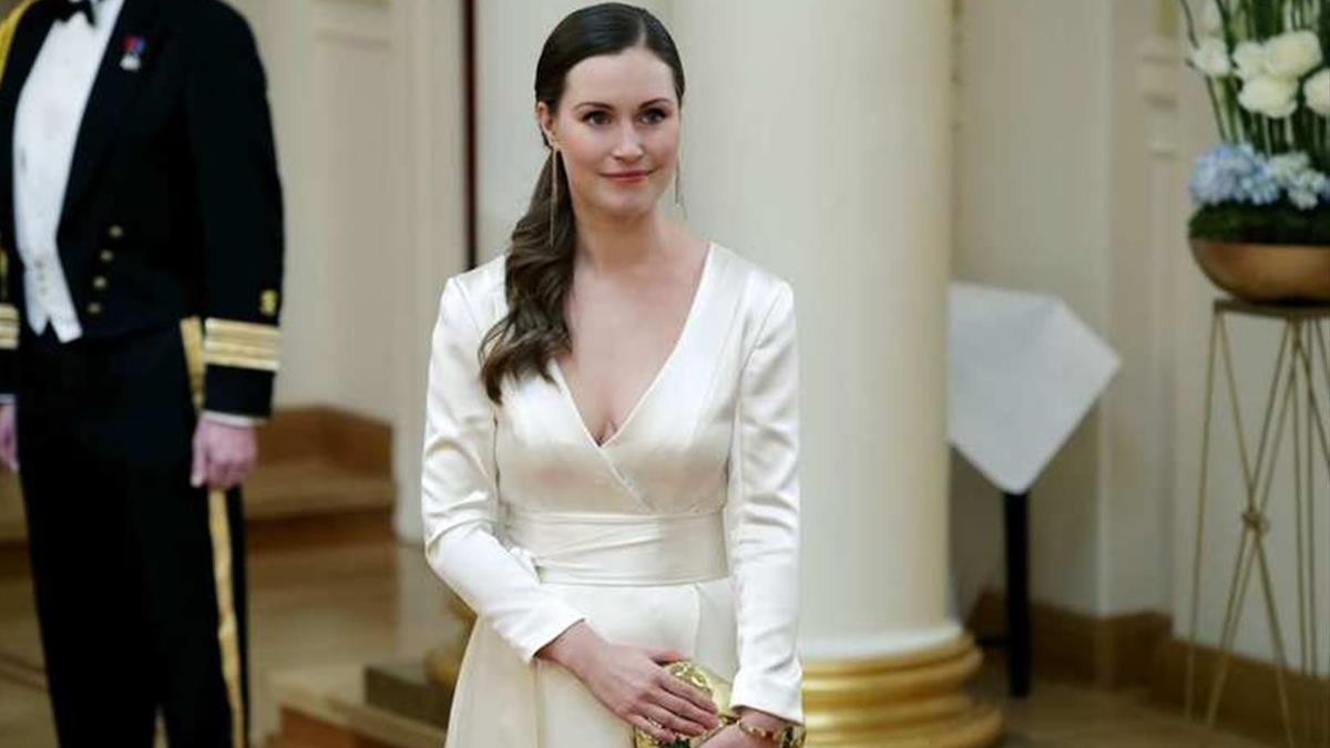 Ngoài đời, nữ Thủ tướng trẻ của Phần Lan sở hữu gu thời trang thanh lịch pha chút gợi cảm.