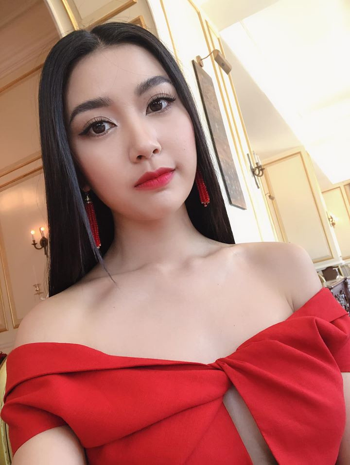 Có thể nói Thúy Vân là một trong những nàng Á hậu có gu thời trang sành điệu, gợi cảm và ổn định nhất. Cô luôn biết cách làm mới bản thân và biến hóa trang phục đa dạng.