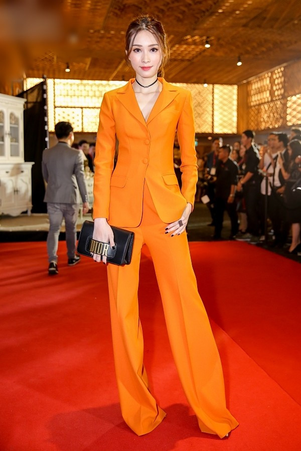 Hoa hậu Đặng Thu Thảo "lấn át" dàn mỹ nhân Việt khi diện suit phong cách menswear trên thảm đỏ với sắc cam nổi bật. Ảnh: Internet.