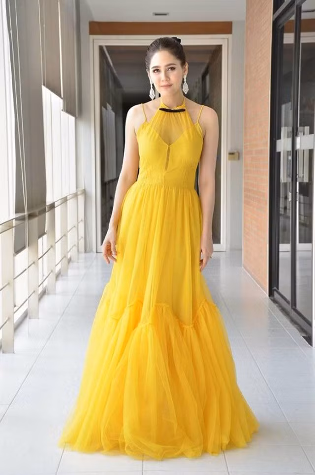 Mỗi lần xuất hiện trên thảm đỏ, Chompoo Araya lại khiến công chúng bất ngờ và trầm trồ ngưỡng mộ bởi cách phối đồ tinh tế, sexy.