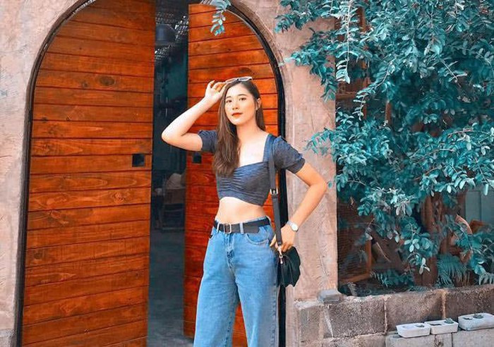Ngoài chơi bóng chuyền giỏi, Thu Huyền còn gây chú ý nhờ ngoại hình ưa nhìn và gu thời trang khoe eo thon gợi cảm.