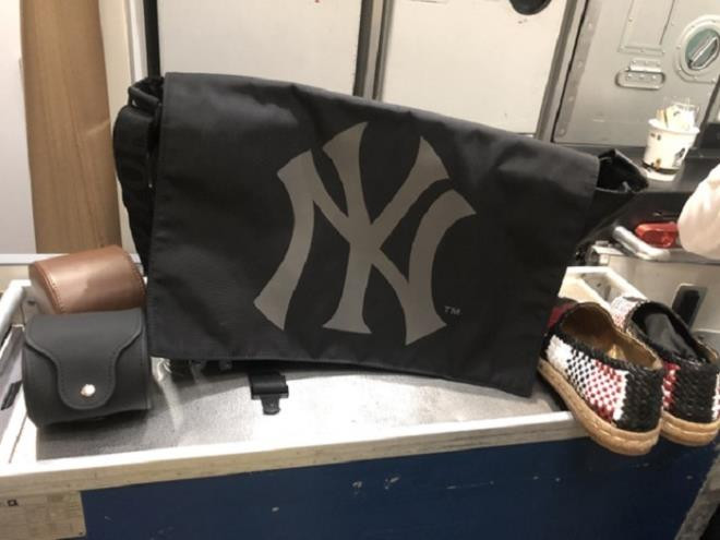 Hanh khach dang tri: Quen dong ho sang va 500 trieu tren may bay-Hinh-2