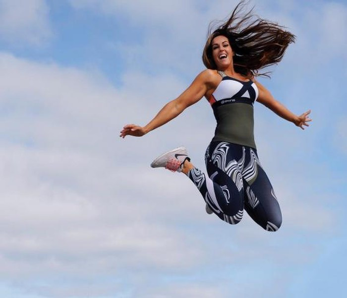 Ngoài ra, Gunn Narten còn tập với dây đàn hồi chuyên tập gym để rèn luyện vùng chân và vùng đùi.