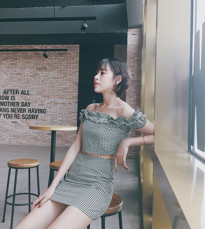 Cách phối đồ của Phương Thoa thường sẽ là: áo crop top/ bra thể thao cùng quần short/ quần jeans, áo quây cùng short/ chân váy ngắn...Ảnh: Internet. Video "Minh Hằng chia sẻ về phong cách thời trang". Nguồn: VTC.