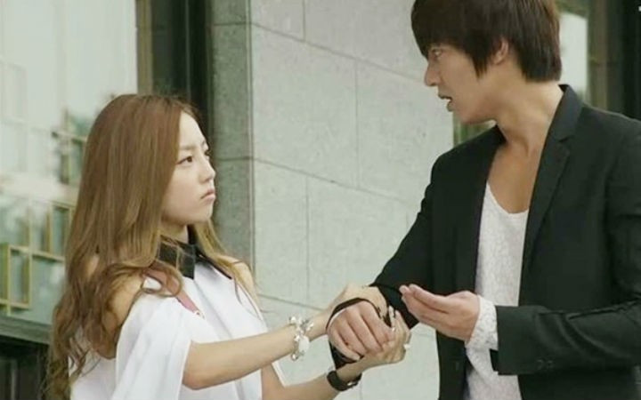 Phat dien vi ban gai nhin dau cung thay “tinh dich” de ghen tuong