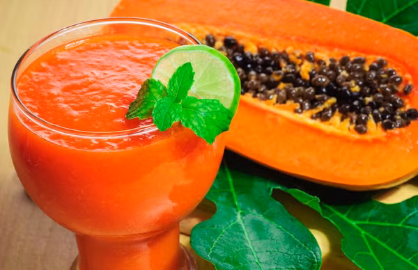 Đu đủ: Vị ngọt thơm của quả đu đủ chín mọng vào mùa thu không chỉ giúp vòng một bạn căng tròn mà còn giúp bạn có một thân hình cân đối, hài hòa. Trong đu đủ chứa nhiều vitamin A, vitamin nhóm B, D… có lợi cho cơ thể. Đặc biệt, là các enzym thúc đẩy tiêu hóa. Bên cạnh đó, hàm lượng cholesterol và chất béo trong đu đủ khá thấp nên có thể kiềm chế cảm giác thèm ăn, giúp đốt cháy chất béo và giảm hình thành mỡ bụng.