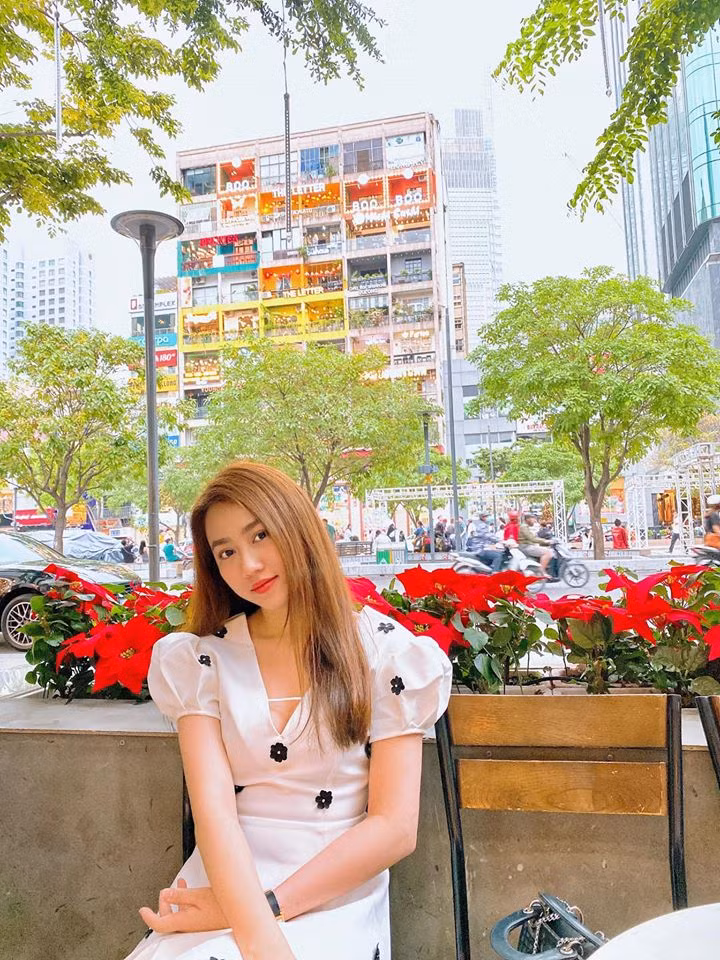 Huỳnh Hồng Loan được khen khéo chọn đồ khi lựa chọn trang phục phù hợp có chút sexy nhưng không phản cảm.