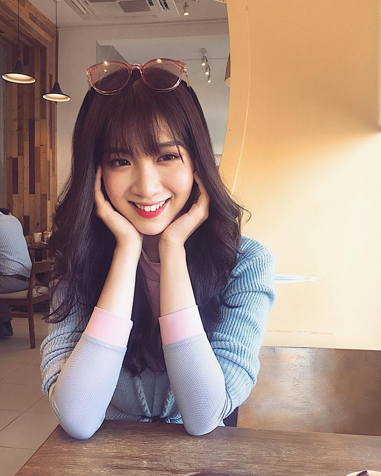 Người đẹp chuyển giới thường chọn các kiểu váy áo nhẹ nhàng, phô trương nét nữ tính.