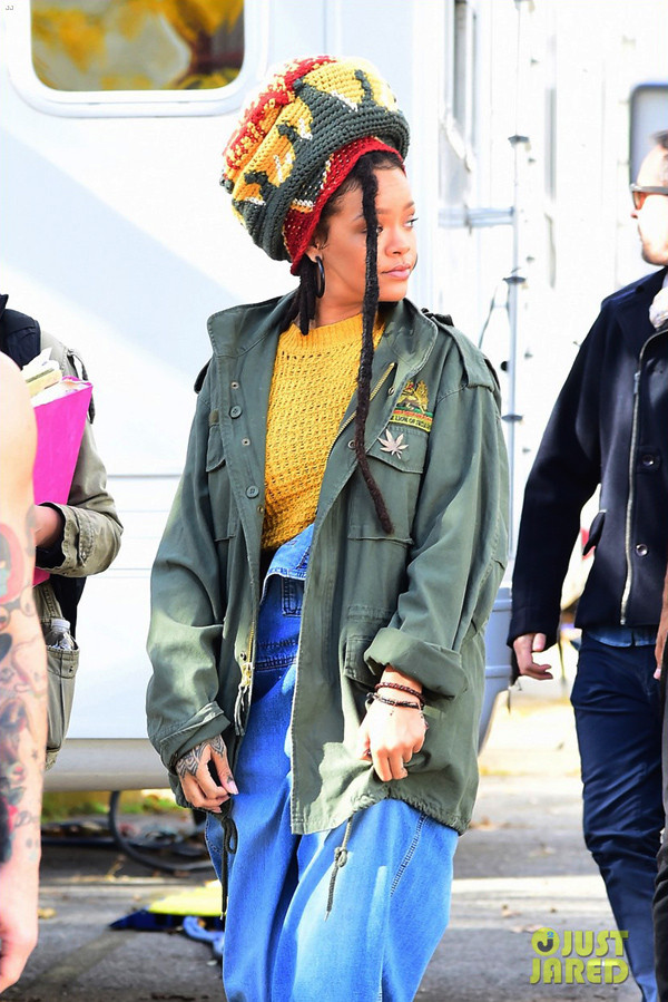 Nữ ca sĩ chọn những set đồ rối mắt, thiếu tinh tế và không ăn nhập với nhau.