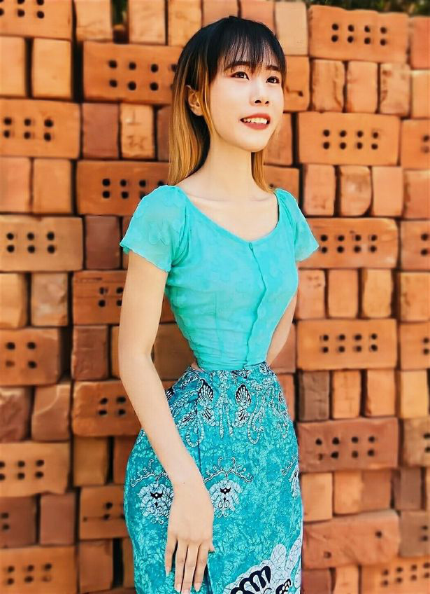 Theo Dailymail, Su Naing ăn uống bình thường nhưng "luyện tập cho vòng eo" bằng cách mặc các loại corset (áo nịt).