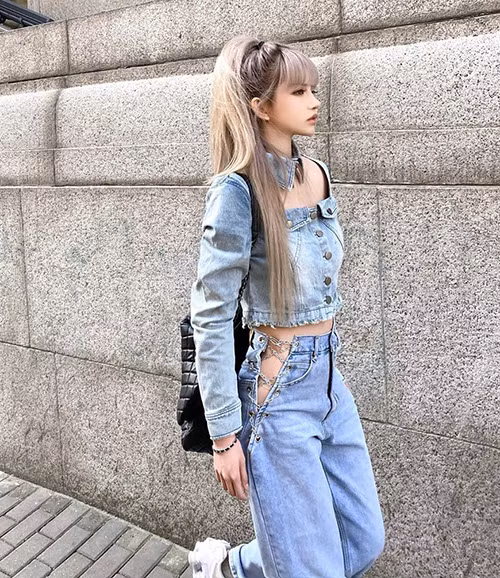 Đa phần chị em mặc quần khoét hông không nội y cực sexy.